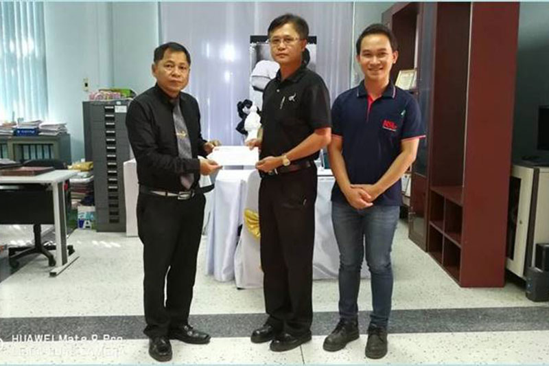 มอบงบประมาณสนับสนุนการจัดกิจกรรมโครงการจิตอาสาประดิษฐ์ดอกไม้จันทน์