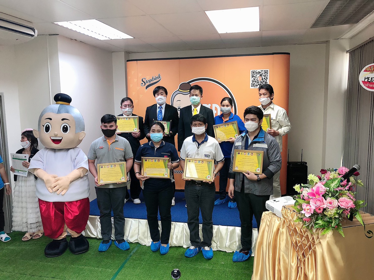 บริษัท น้ำตาลนิวกว้างสุ้นหลี จำกัด เข้าร่วมพิธีเปิดโครงการแรงงานชน คนงดเหล้า 2563-2565 จ.ชลบุรี พร้อมเข้ารับประกาศเกียรติคุณสถานประกอบการส่งเสริมกิจกรรมงดเหล้าครบพรรษา
