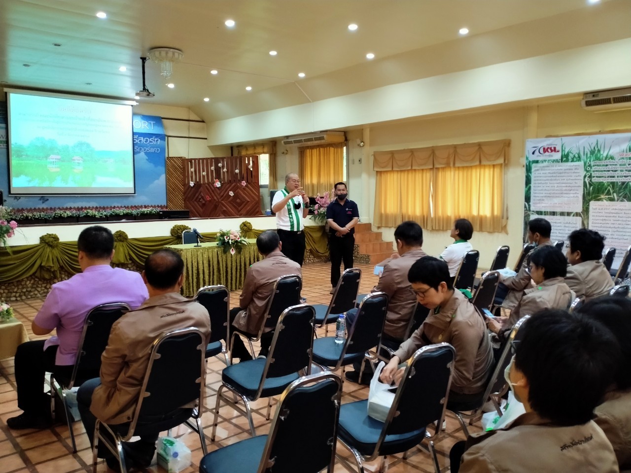ศูนย์กสิกรรมธรรมชาติ เคเอสแอล ริเวอร์แคว จ.กาญจนบุรี ให้ความรู้เรื่องการดำเนินงานด้านความรับผิดชอบต่อสังคมและความยั่งยืน แก่คณะอาจารย์และนักศึกษาจากสถาบันพระปกเกล้า