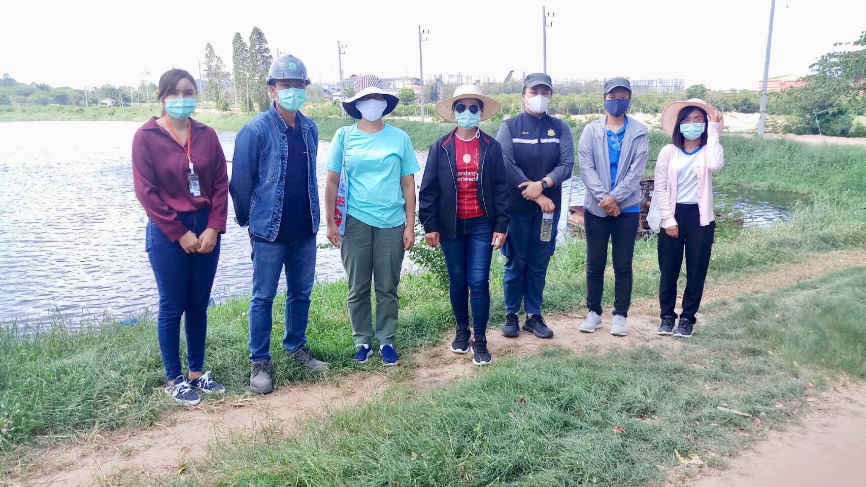 กลุ่มบริษัทน้ำตาลขอนแก่น สาขาน้ำพองจ.ขอแก่น ต้อนรับคณะกรรมการด้านสิ่งแวดล้อม ในการเข้าเก็บตัวอย่างน้ำในระบบของโรงงาน