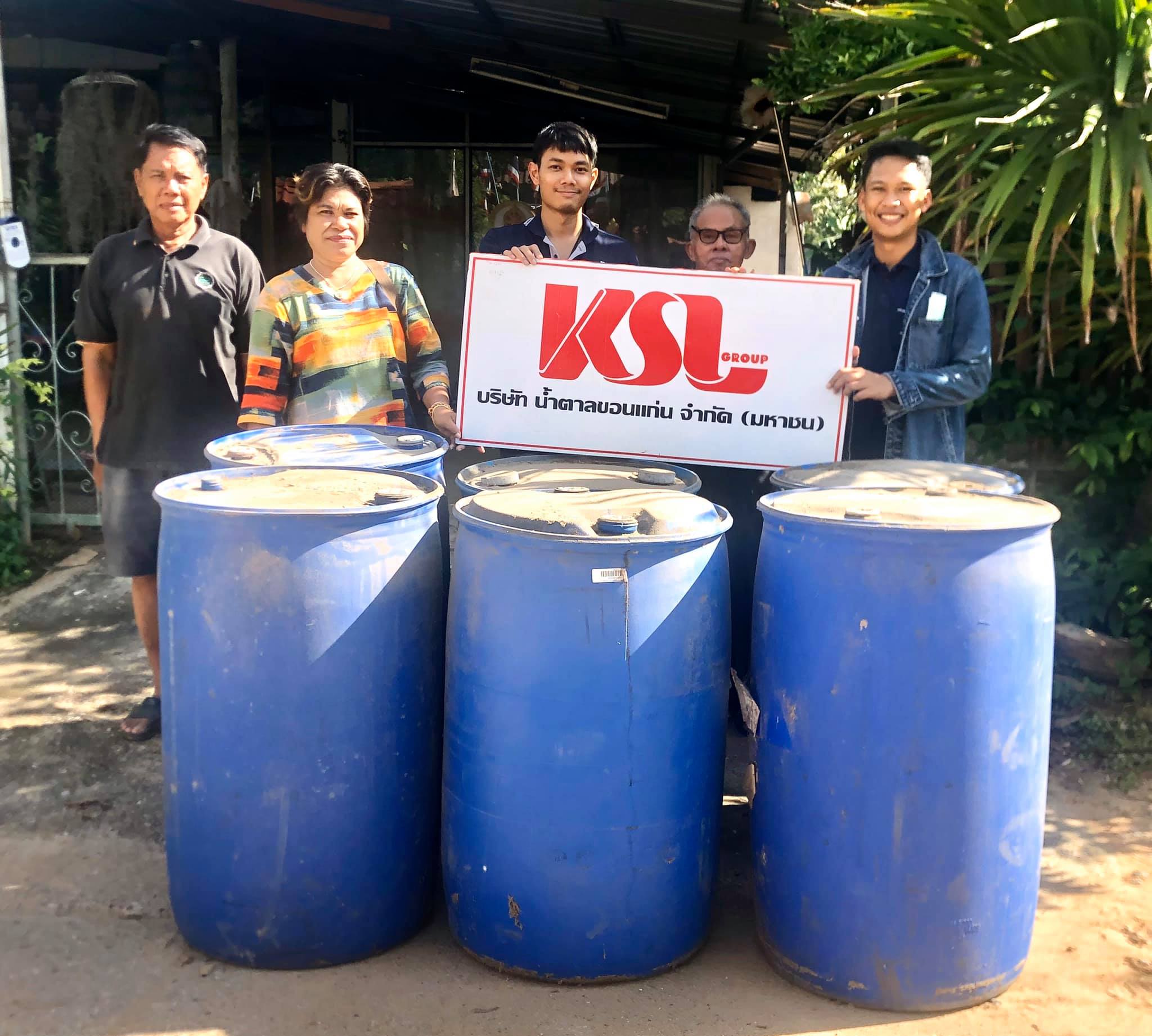 กลุ่มบริษัทน้ำตาลขอนแก่น สาขาน้ำพอง สนับสนุนถังน้ำสำหรับทำทุ่นแพสะพานเพื่อการใช้หนองน้ำสาธารณประโยชน์ของหมู่บ้านเสียว อ.น้ำพอง จ.ขอนแก่น